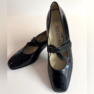 Vtg Schneider-Patent Leather crisscross straps square toe Mary Janes.Size 6.5